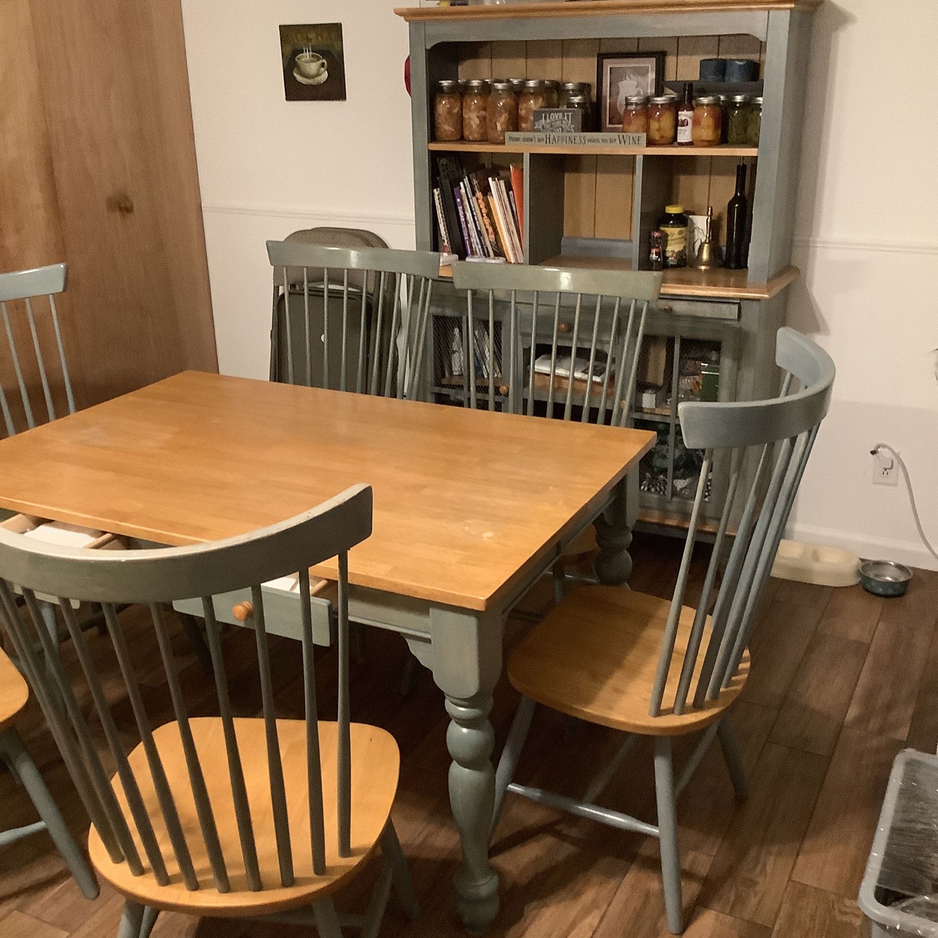 Kitchen Table And Hutch for Sale in Springboro, OH OfferUp