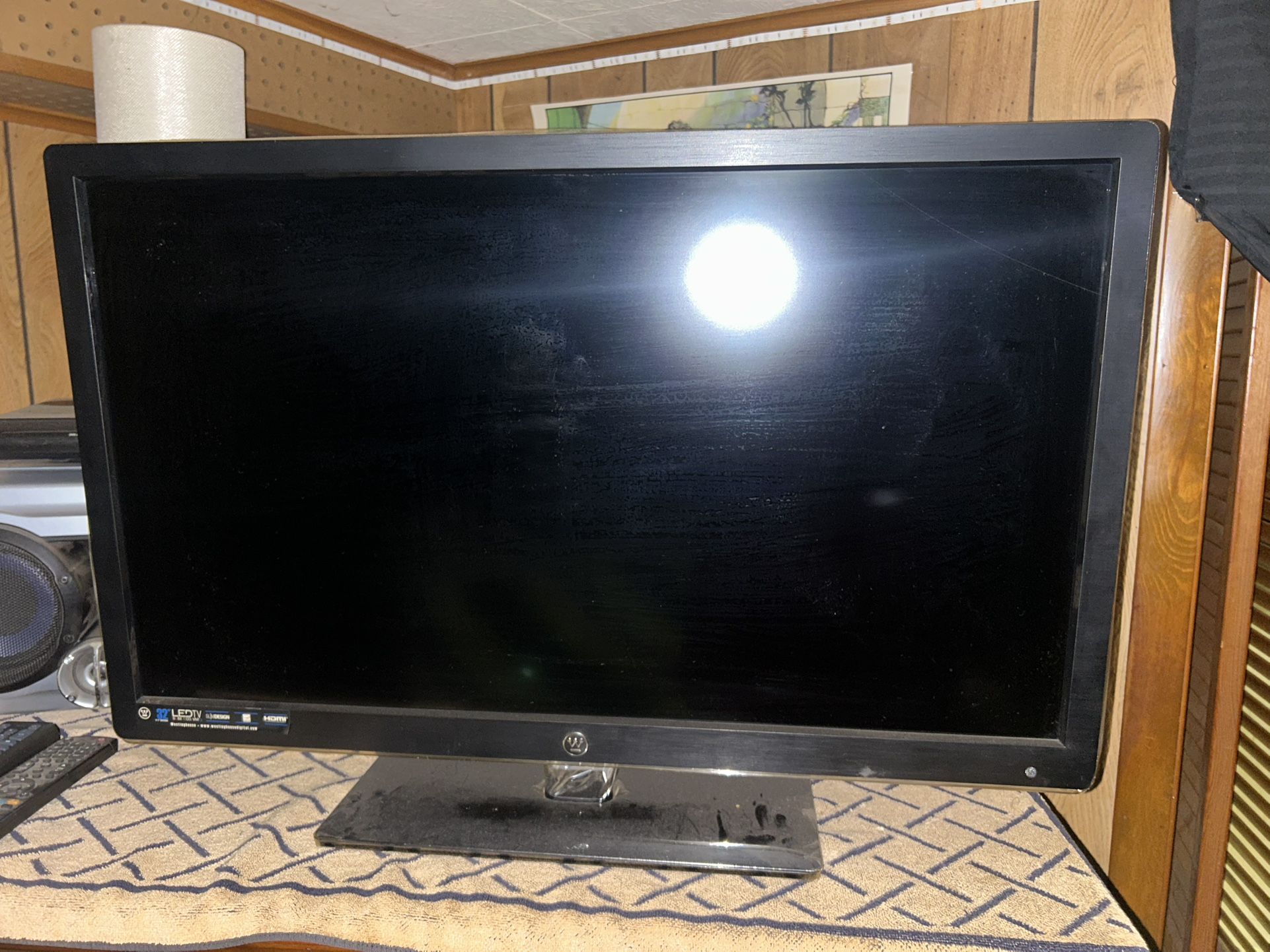 Flat screen tv 32in Not a smart tv
