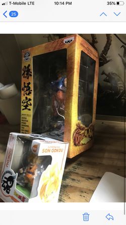 Goku statue and little goku dragonball z