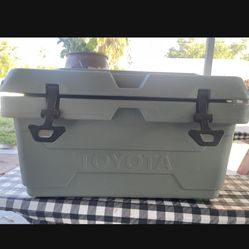 Toyota 4Runner Ice Chest