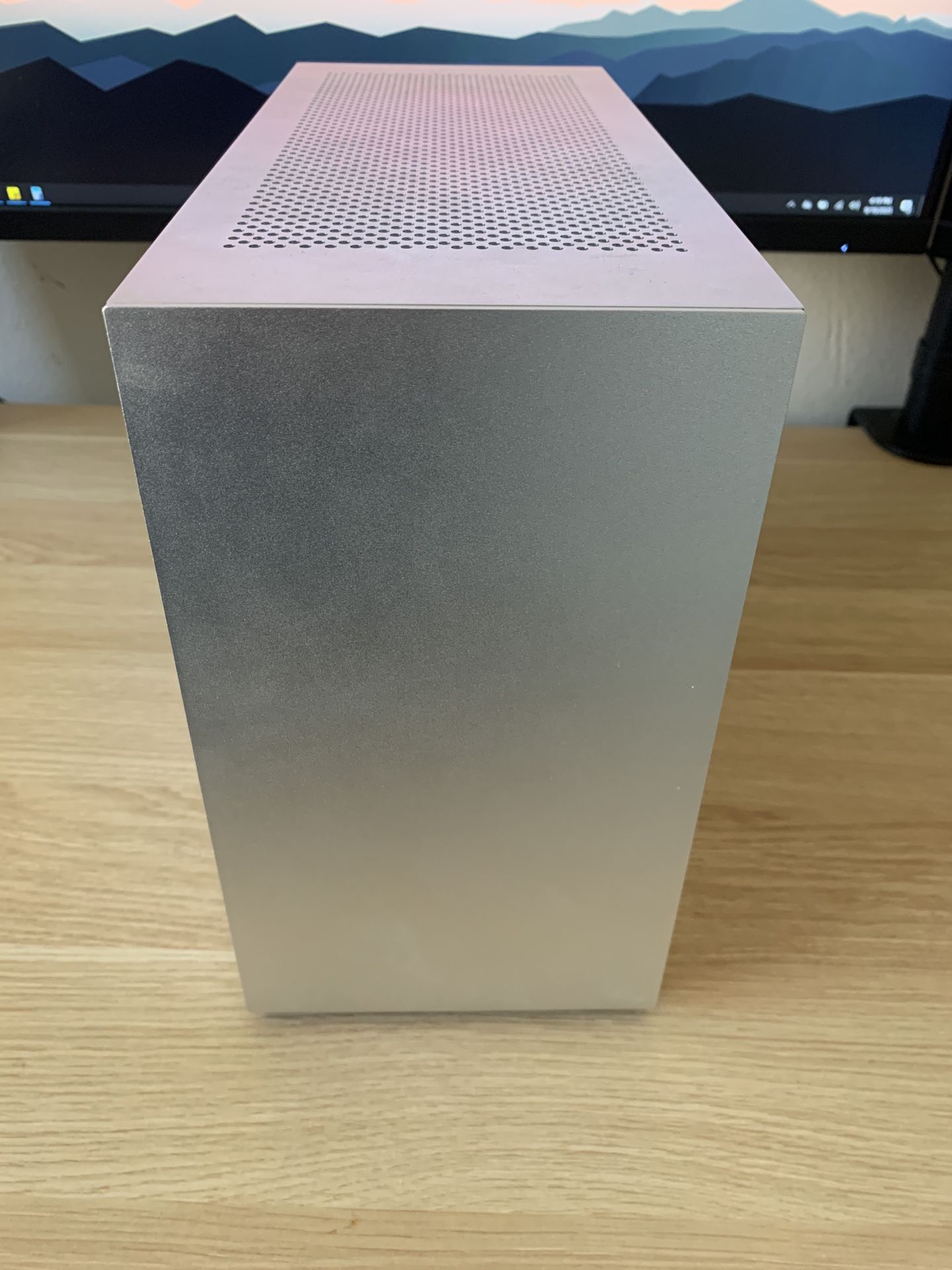 Lian Li A4-H2O (SFF Case) & 240mm AIO