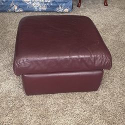 ♦️♥️Faux -Leather Maroon  Ottoman♥️🟥