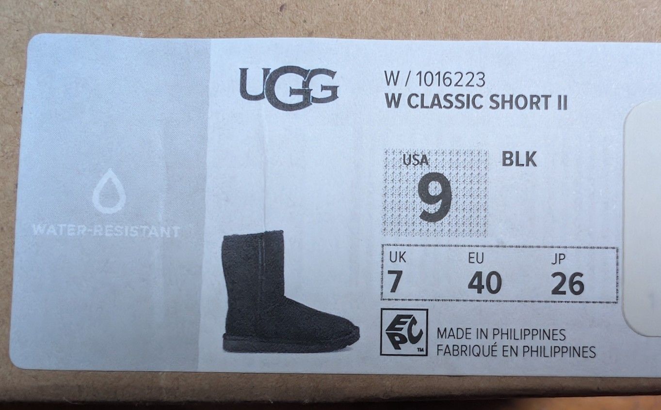 UGG Classic Short II Boot Size 9 Women