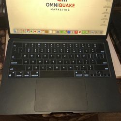 Apple MacBook Air 2022 M2 Mint Condition