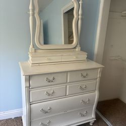 Dresser With Mirror