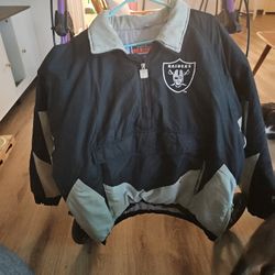N F L GAME DAY ,VINTAGE OAKLAND RAIDERS  PULL OVER JACKET