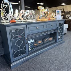 Fireplace TV Stand. 🚚WE DELIVER🚚