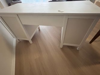 White executive desk with storage￼