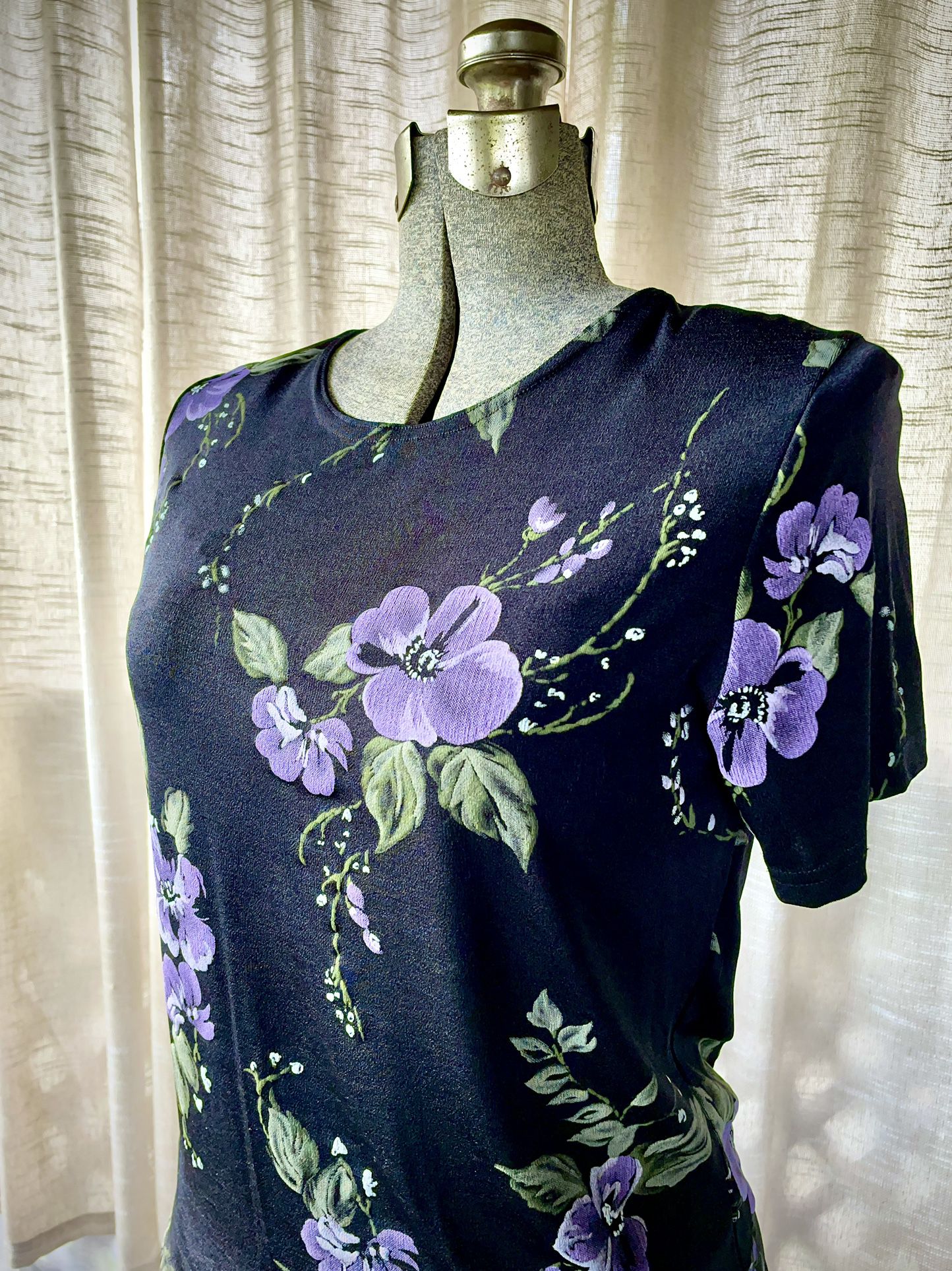 Vintage 1990’s Kathy Ireland Essentials Purple Floral Crop Tee Shirt