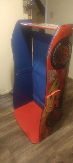 Lightning McQueen Queen Racecar Bed /Brand New Mattress Included