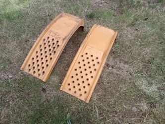 Heavy Duty Set Of 1500 Lb Capacity Automotive Ramps, Great Condition. $30.00.