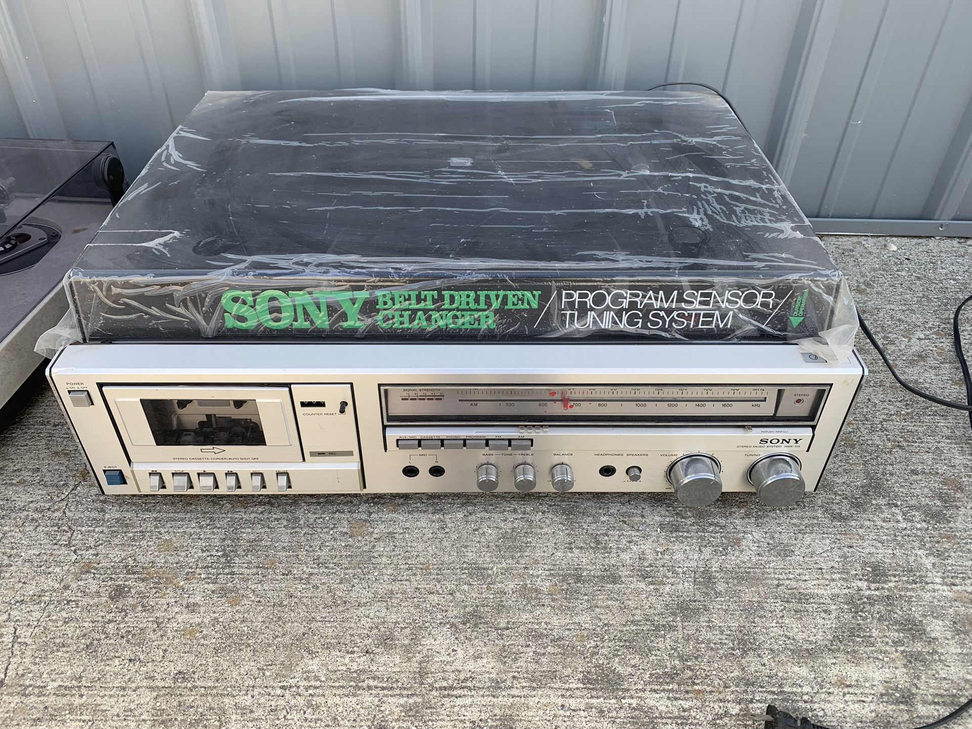 SONY TURNTABLE