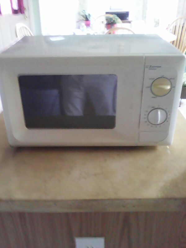 Emerson Microwave Model MW8626W
