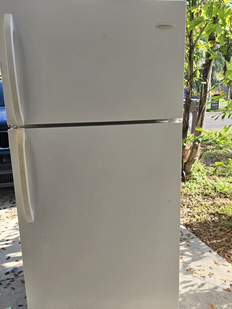Frigidaire Refrigerator / Refrigeradora