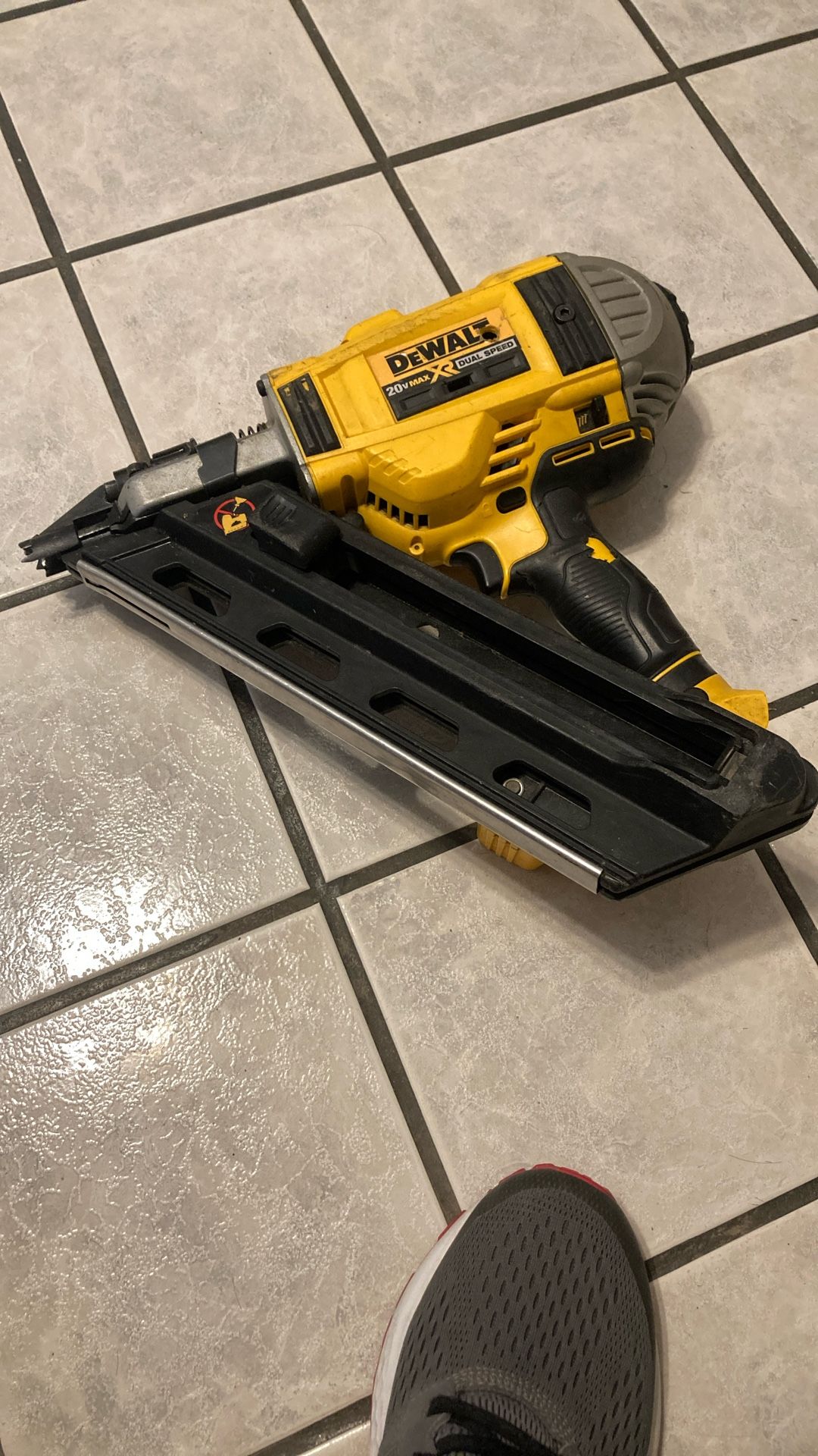 DCN 692 20v Framing Nailer