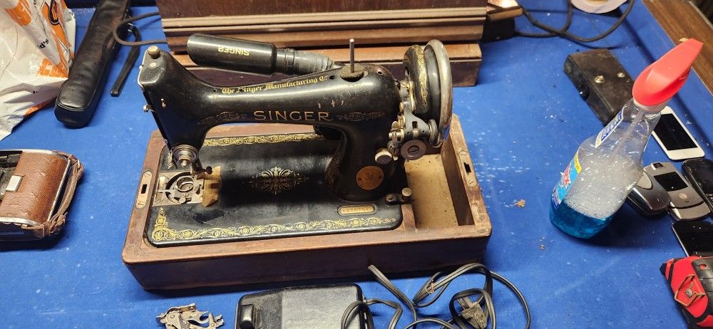 Portable Singer Sewing Machine