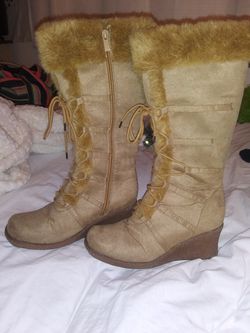 Brand New: Womens Fuzzy Snow/Wedge Boots [size 7]