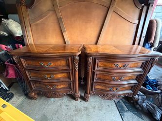 4-Piece Solid Wood Bedroom Set – Great Condition
