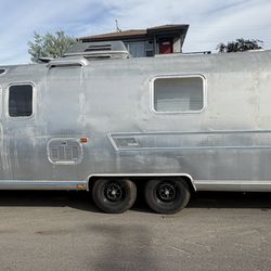 1977 Airstream 31 foot Land yacht