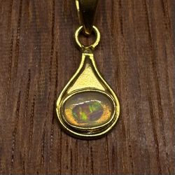 Color Burst Welo Ethiopian Crystal Opal 18k Gold Pendant Necklace Setting