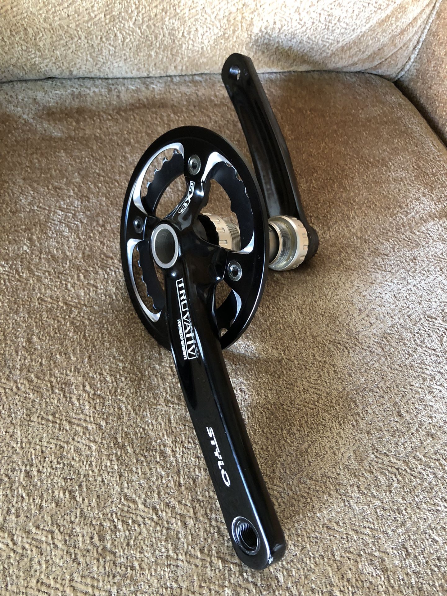 Truvativ Stylo SRAM Crankset With Sealed Bearings Bottom Bracket And 32 Tooth Chainring With Bashgaurd.