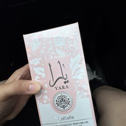 Lattafa Yara pink perfume oil 