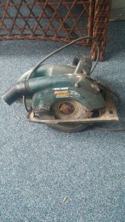 BLACK & DECKER CIRCULAR SAW