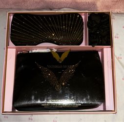 Victoria Secret Make up bag set.