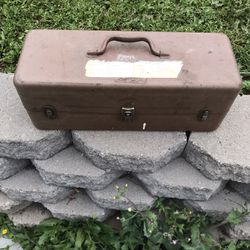 Vintage Sears Metal Fishing Tackle Box for Sale in Chula Vista, CA - OfferUp