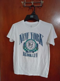 New York Brooklyn Graphic T-Shirt White.  Large 10-12