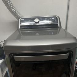 Lg Dryer In Excellent Condition