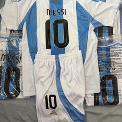 Kids Argentina 🇦🇷 🇦🇷🇦🇷🇦🇷Messi sizes para niños set Soccer copa América local 2024 2025 new visitante home away Jerseys size 24,26,28 for kids 