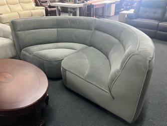 Grey velvet sofa，$150