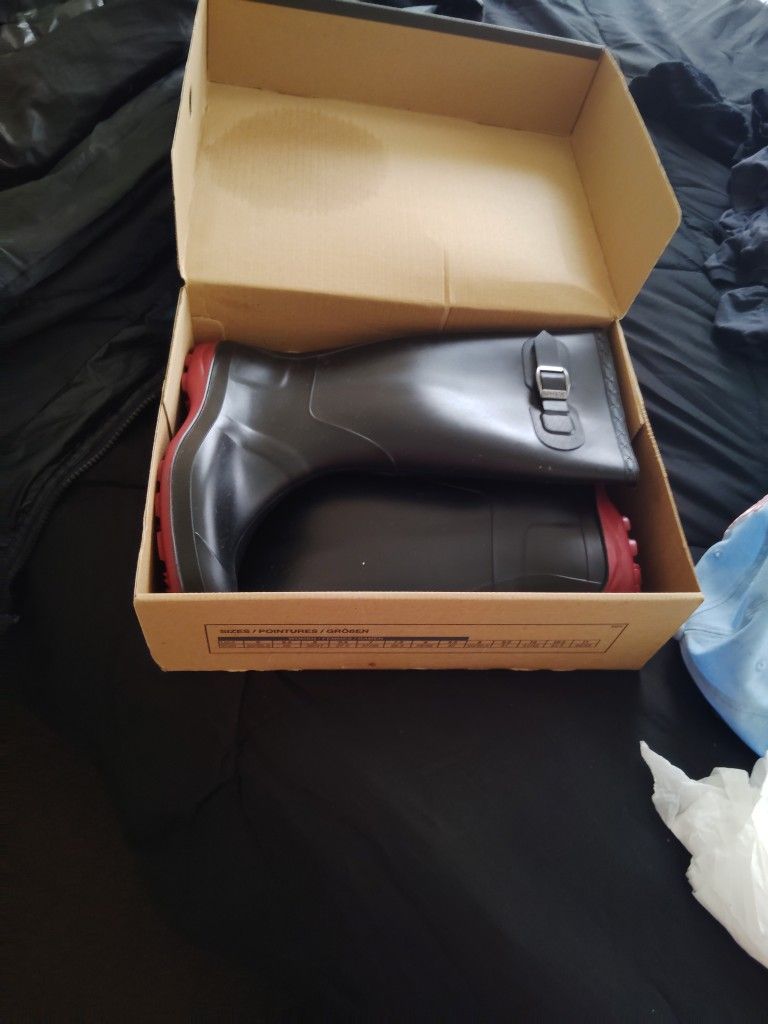 Rain boots $10