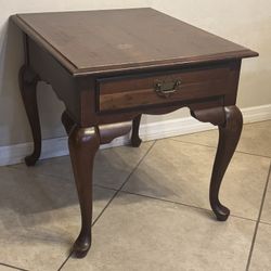 Vintage Broyhill Solid Mahogany Wood Side/End Accent Table With Drawer