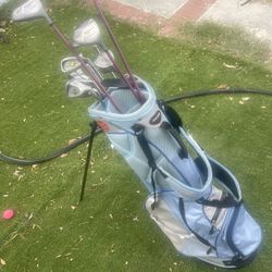 Woman’s Adult Right Handed Golf Clubs With Standing Golf Bag 