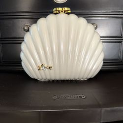 CHANEL VIP INDEPENDENCE DAY BAG for Sale in Los Angeles, CA - OfferUp