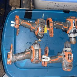 5 Ridged Tools Radio & Charger 