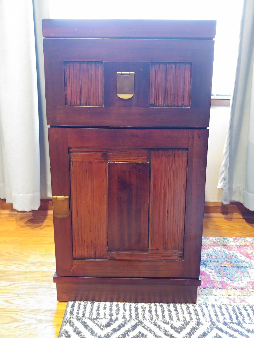 Pier 1 side table/nightstand