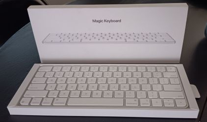 Apple Magic Keyboard White USB-C Model A3203 #MXCL3LL/A Open Box. Gently Used 2x