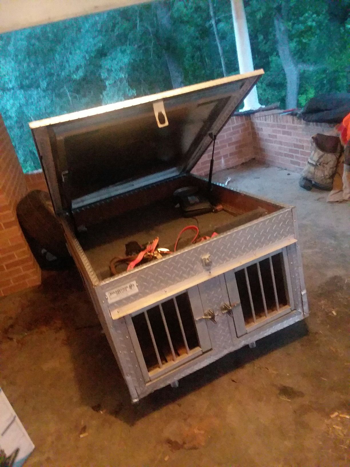 Houndsmen deluxe dog box