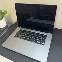 MacBook Pro 16 Core i9 32Gb 1Tb 557 Cycles 