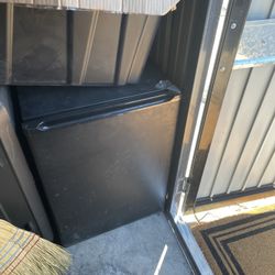 Haier Black Mini Fridge 