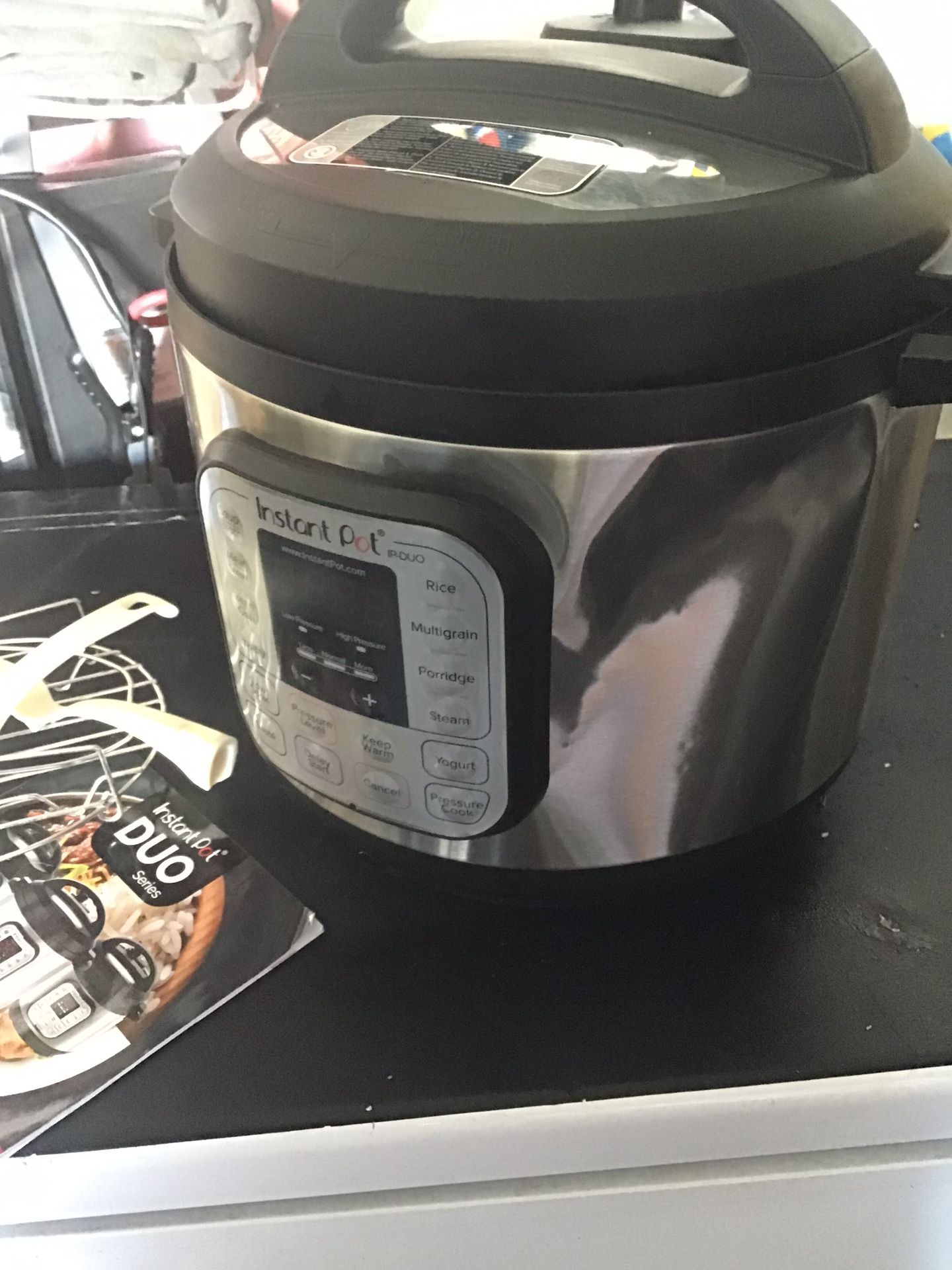 Instant pot 7 in 1 Pressure cooker / has dent as shown but Excellent working condition comes with accessories / 6 qt sold as is