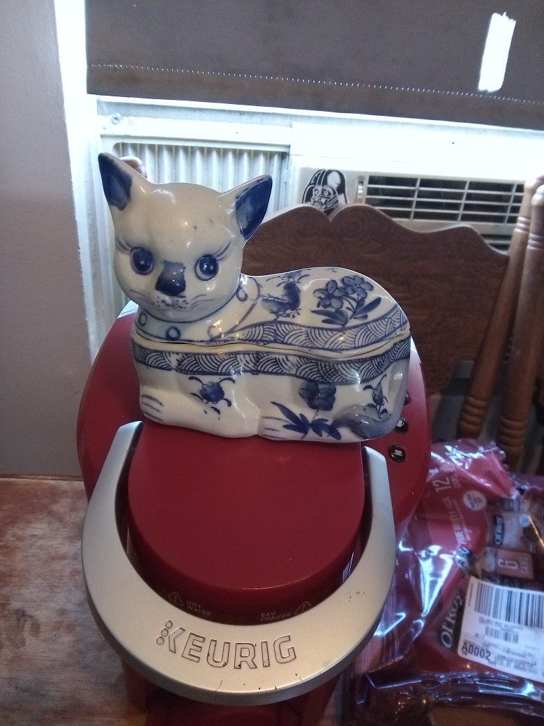 Vintage Porcelain Chinese Trinket Box