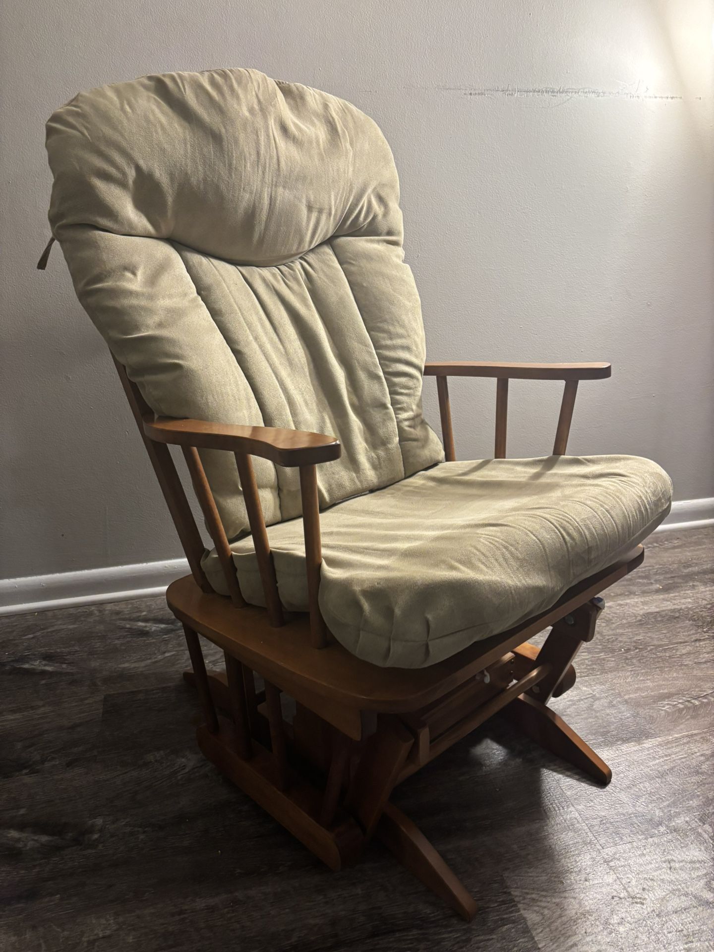 Glider Chair/ Rocking Chair