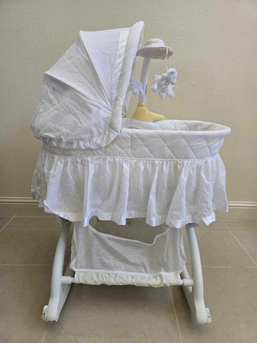 Rock Bassinet With Wheel