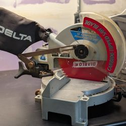 Used Delta 10"Compound Miter Saw - Model 36-075
