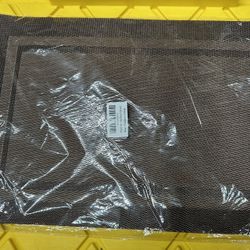 Brand New Set Of 6 Placemats 