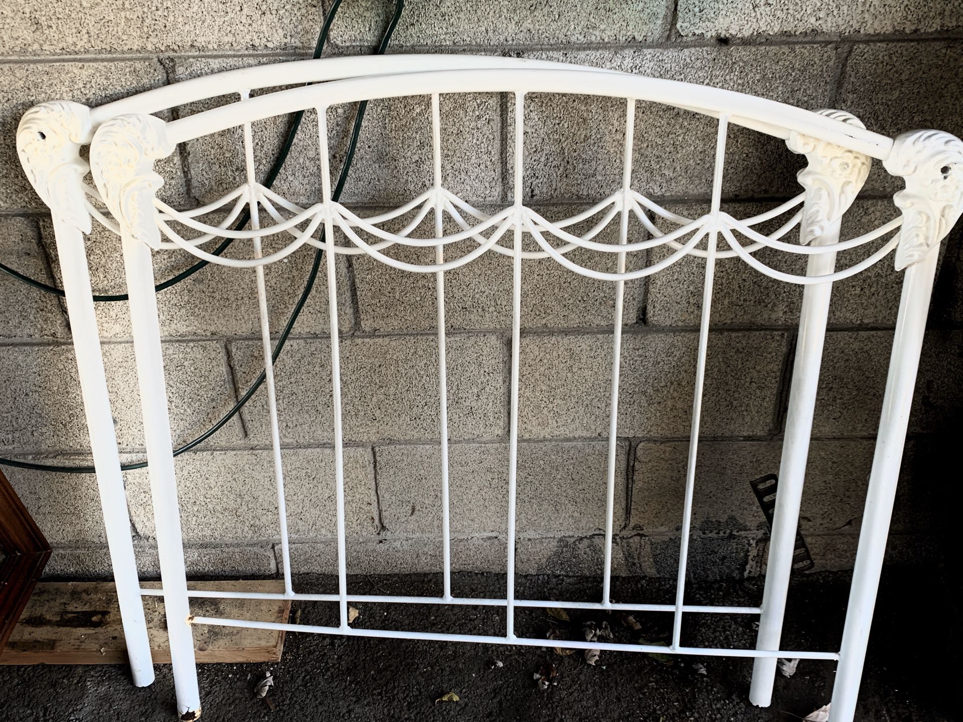 White Wrought Iron Daybed